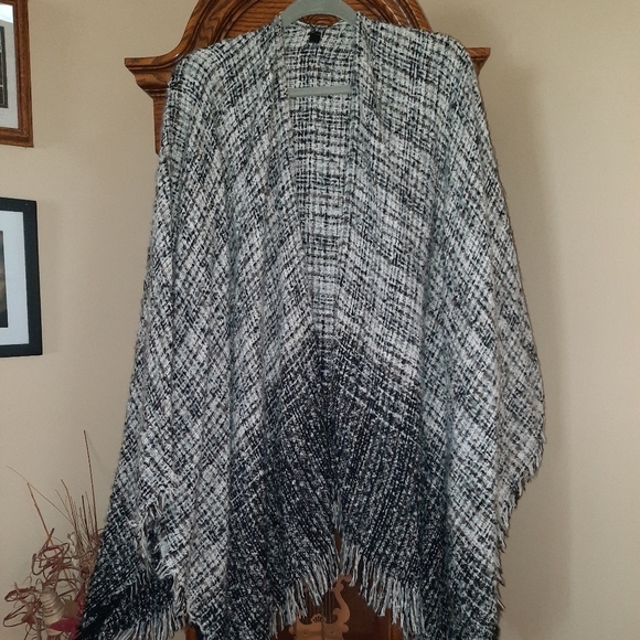 Sweaters - Beautiful Women's Winter Shawl
